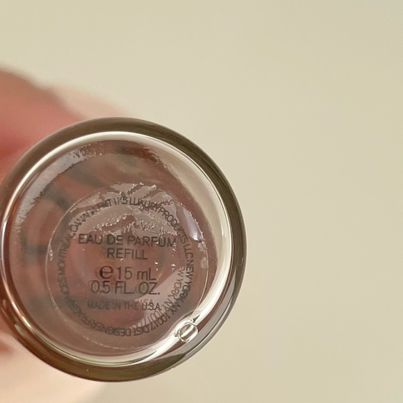 Flowerbomb Perfume - Picture 2 of 3